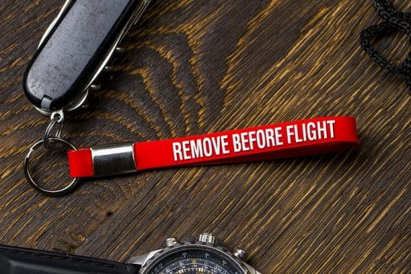 opaska-remove-before-flight